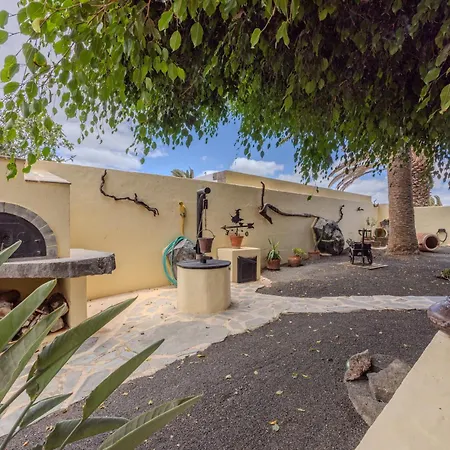 Luxury Canarian With Large Pool In Costa Apartmán *