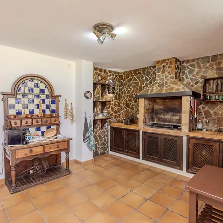 Luxury Canarian With Large Pool In Costa Teguise (Lanzarote)