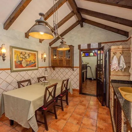 Luxury Canarian With Large Pool In Costa Apartmán *