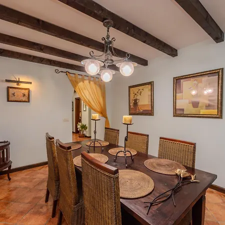 Apartamento Luxury Canarian With Large Pool In Costa Teguise (Lanzarote)