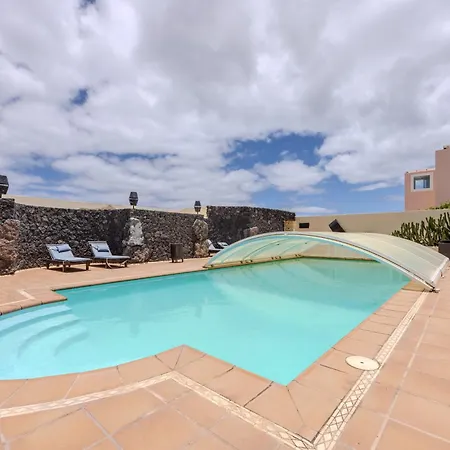 Apartment Luxury Canarian With Large Pool In Costa Teguise (Lanzarote)
