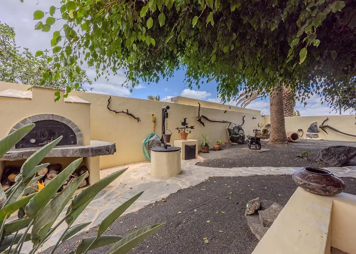 Luxury Canarian With Large Pool In Costa Appartement *