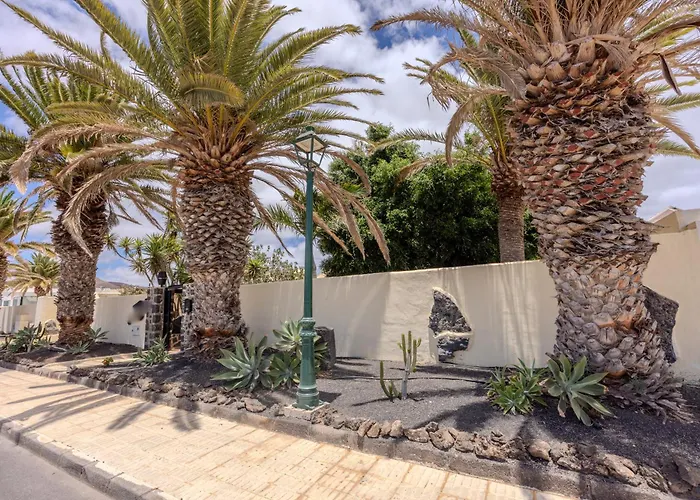Appartement Luxury Canarian With Large Pool In Costa Teguise (Lanzarote)