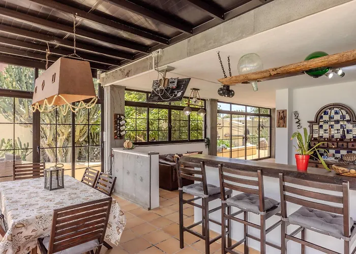 Luxury Canarian With Large Pool In Costa Teguise (Lanzarote)