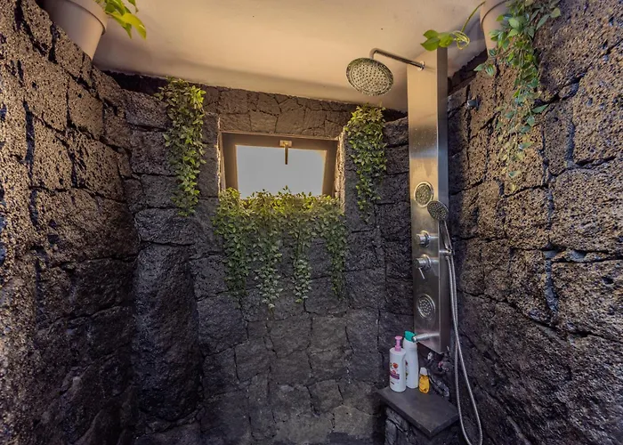 Luxury Canarian With Large Pool In Costa Appartement Teguise (Lanzarote)