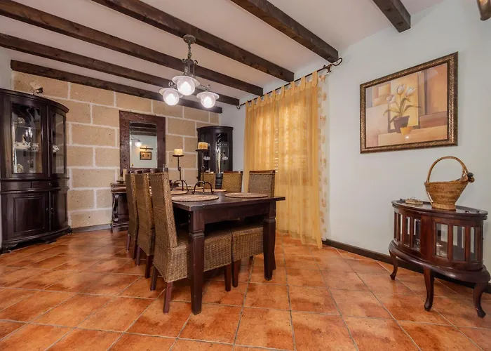 Luxury Canarian With Large Pool In Costa * Teguise (Lanzarote)