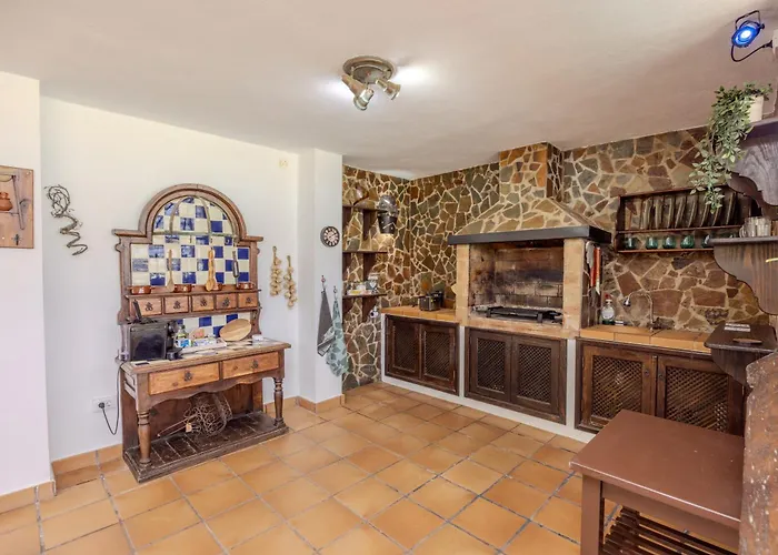 Luxury Canarian With Large Pool In Costa Teguise (Lanzarote)