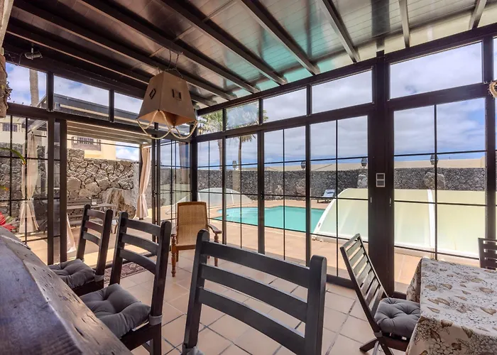 Luxury Canarian With Large Pool In Costa Appartement *