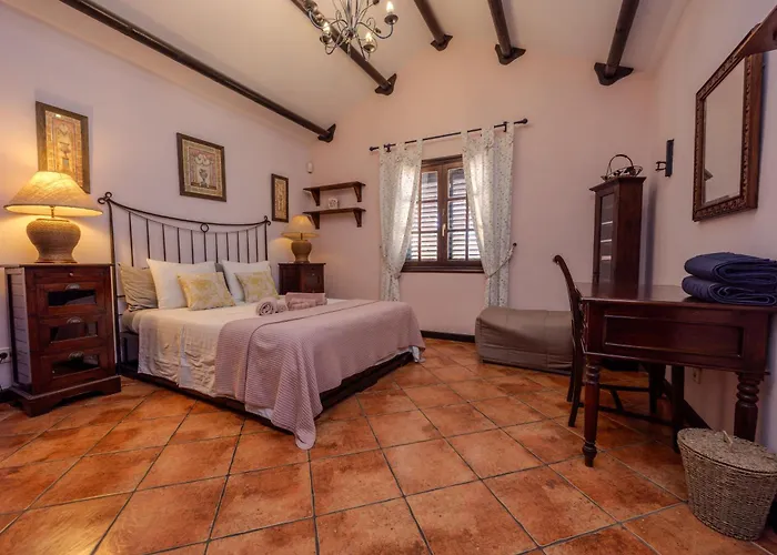 Luxury Canarian With Large Pool In Costa Teguise (Lanzarote)