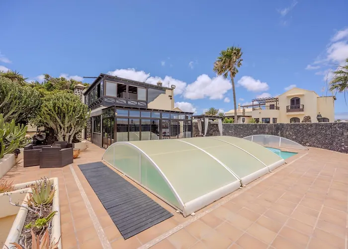 Luxury Canarian With Large Pool In Costa * Teguise (Lanzarote)