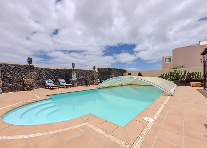 Appartement Luxury Canarian With Large Pool In Costa Teguise (Lanzarote)