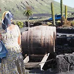 Luxury Canarian With Large Pool In Costa Lägenhet Teguise (Lanzarote)