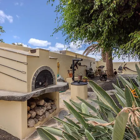 Luxury Canarian With Large Pool In Costa