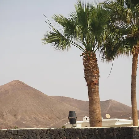Apartment Luxury Canarian With Large Pool In Costa Teguise