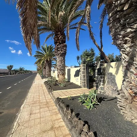 Luxury Canarian With Large Pool In Costa
