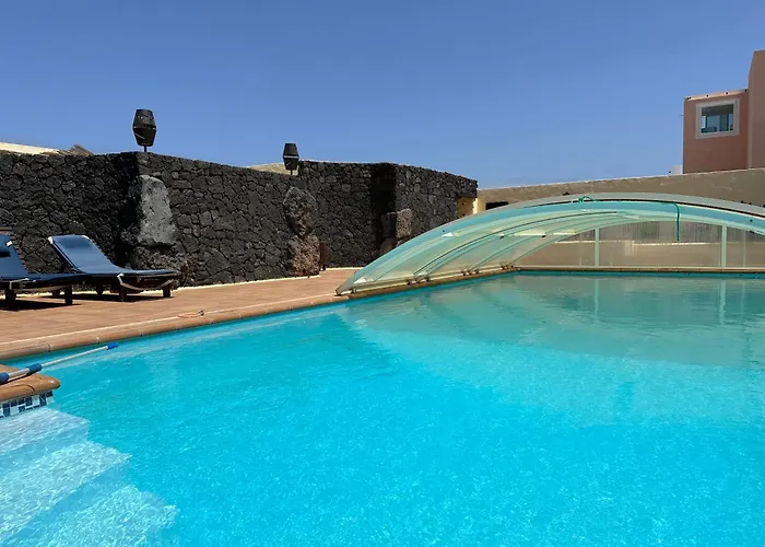 Luxury Canarian With Large Pool In Costa 테기세